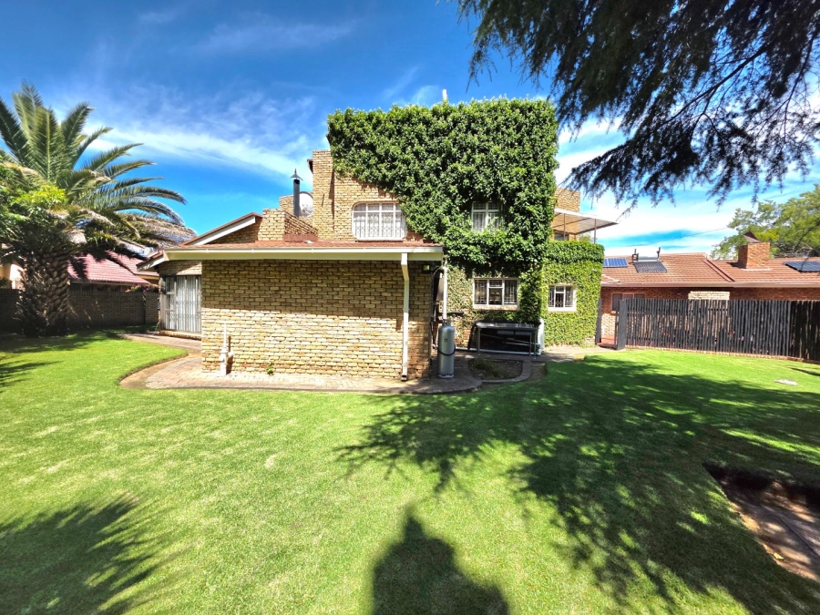 5 Bedroom Property for Sale in La Provance Free State